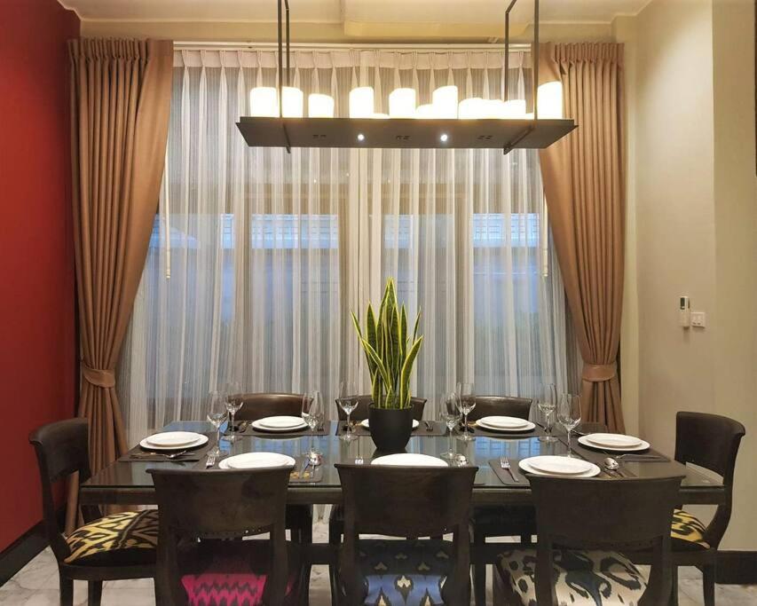 Biệt thự Baan Khun Nai Thonglor, Luxury Thai Bangkok